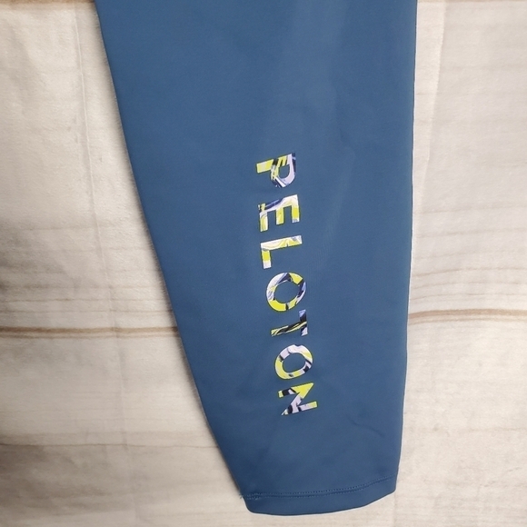 Peloton Blue Pants Womens Large Move Mission Stretch Workout Athletic Biking - Picture 7 of 10